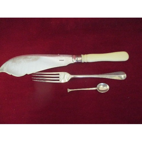 36 - SILVER FLATWARE INCLUDING A SOLID SILVER TABLE FORK LONDON 1905, HERBERT CHARLES LAMBERT WITH LION C... 