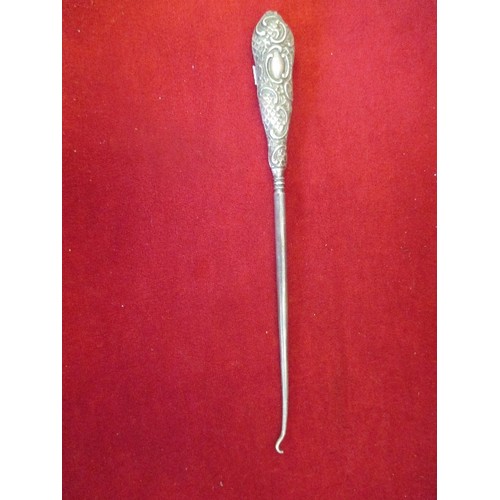 37 - LARGE VICTORIAN BUTTON HOOK WITH ORNATE SILVER HANDLE, BIRM HALLMARK - THE HOOK END DAMAGED 29CM