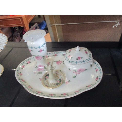 314A - DECORATVE CAKE PLATE IN WHITE WITH PINK ROSE PLUS A SIMILAR STYLE DRESSING TABLE SET