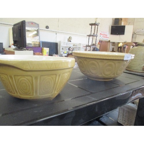 315 - LARGE GLAZED EARTHENWARE MIXING BOWL AND A SMALLER ONE