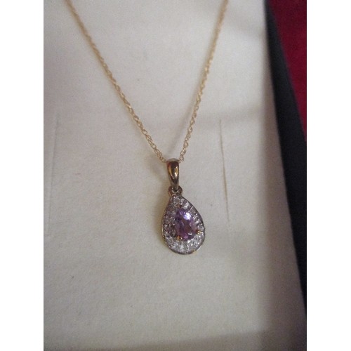 28 - A DELICATE & PRETTY 9CT GOLD NECKLACE WITH PEAR SHAPED AMETHYST AND DIAMOND CHIP PENDANT - 1 GRAM