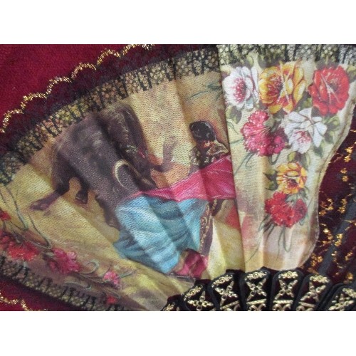 43 - VINTAGE FLAMENCO FAN WITH BULL FIGHTING SCENE, THE STICKS IN FAUX TORTOISESHELL AND GILT