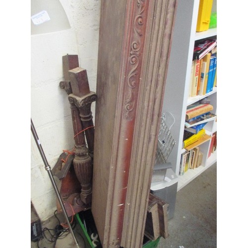 424 - VICTORIAN MAHOGANY PLINTH AND CARVED COLUMNS