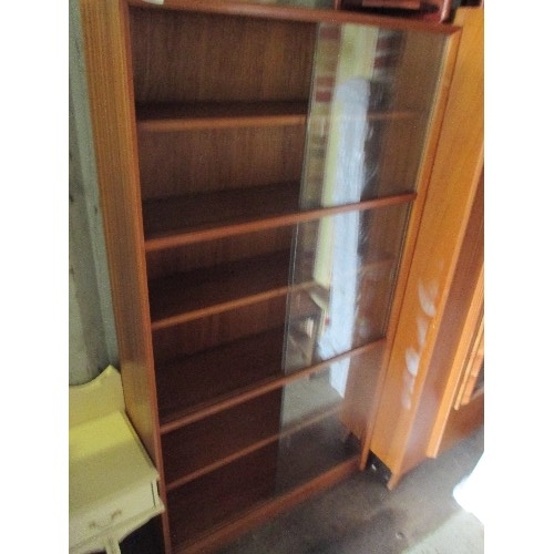 508 - RETRO TEAK EFFECT BOOKCASE WITH GLASS SLIDING DOORS