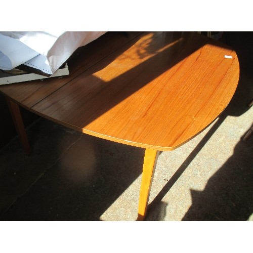 433 - RETRO TEAK EFFECT EXTENDING TABLE