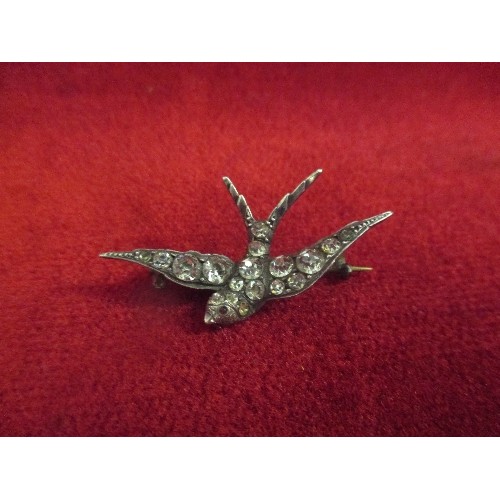 19 - 1930'S 935 SILVER SWALLOW BROOCH SET WITH DIAMANTE