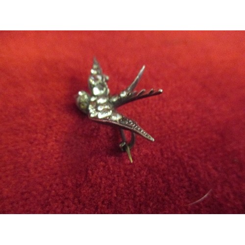 19 - 1930'S 935 SILVER SWALLOW BROOCH SET WITH DIAMANTE