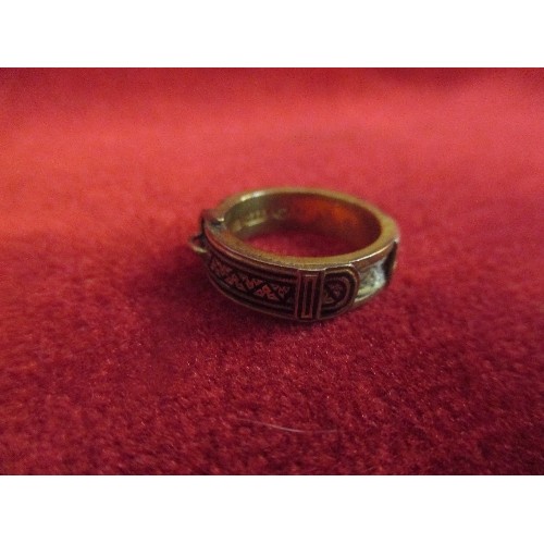 21 - VICTORIAN 15CT GOLD BUCKLE MOURNING RING, WITH BLACK ENAMEL DESIGN AND WITH HAIR INSET, BIRM 1870