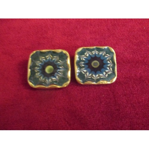 23 - A COLLECTION OF FIVE 20TH CENTURY ARTS AND CRAFTS STYLE CERAMIC ROUNDEL BROOCHES, TWO WITH MOULDED C... 