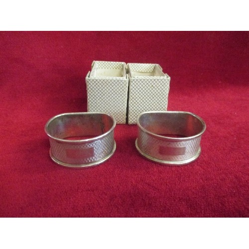 46 - PAIR OF SILVER NAPKIN RINGS - ENGINE TURNED DESIGN WITH BLANK CARTOUCHE, BIRM 1960- BOXED - 26 GRAMS