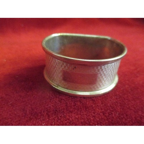 46 - PAIR OF SILVER NAPKIN RINGS - ENGINE TURNED DESIGN WITH BLANK CARTOUCHE, BIRM 1960- BOXED - 26 GRAMS