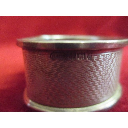 46 - PAIR OF SILVER NAPKIN RINGS - ENGINE TURNED DESIGN WITH BLANK CARTOUCHE, BIRM 1960- BOXED - 26 GRAMS