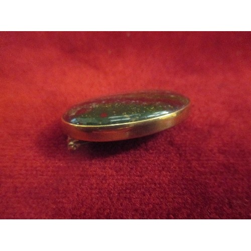 59 - A BEAUTIFUL 9CT GOLD SCOTTISH BLOODSTONE BROOCH - EDINBURGH HALLMARK