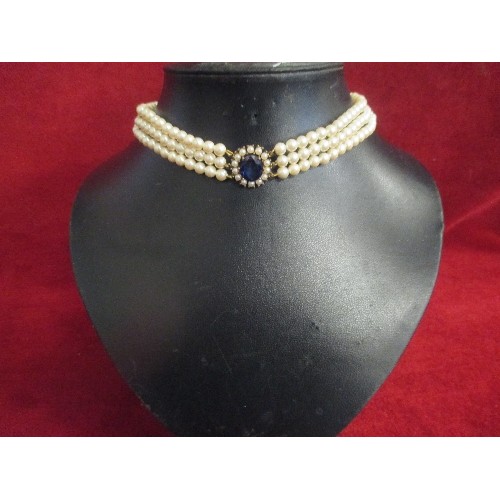 68 - BEAUTIFUL SIMULATED PEARL CHOKER NECKLACE IN THE EDWARDIAN STYLE WITH CENTRAL BLUE STONE - STERLING ... 