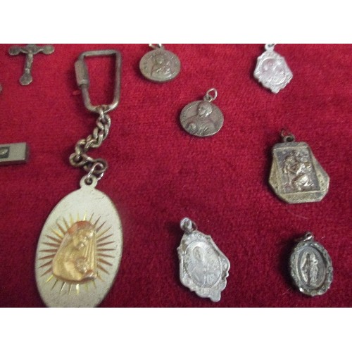 71 - A COLLECTION OF VINTAGE CATHOLIC RELIGIOUS DEVOTIONAL ITEMS INCLUDING SOUVENIRS FROM LOURDES, A FREN... 