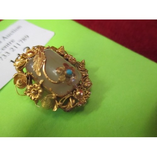 112 - A BEAUTIFUL VICTORIAN GOLD METAL (TESTS 18CT) BROOCH - (POSSIBLY A FAREWELL OR MOURNING BROOCH - THE... 