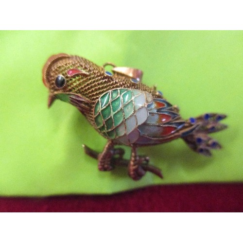 114 - AN EXQUISITE SILVER FILIGREE BIRD BROOCH / PENDANT, WITH CLOISONNE ENAMELLED WINGS - MARKED 