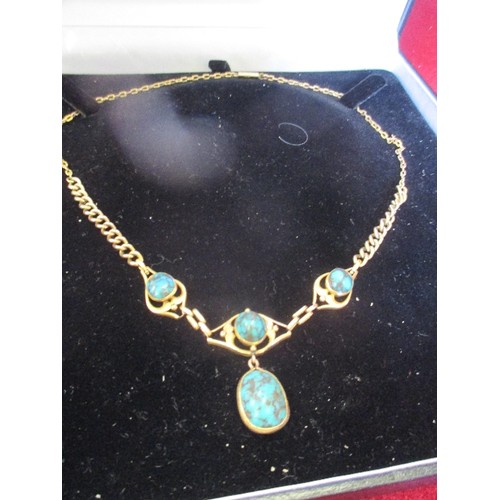 110 - A BEAUTIFUL 9CT GOLD AND TURQUOISE ART NOUVEAU NECKLACE IN THE STYLE OF MURRLE BENNETT, CIRCA 1890 -... 