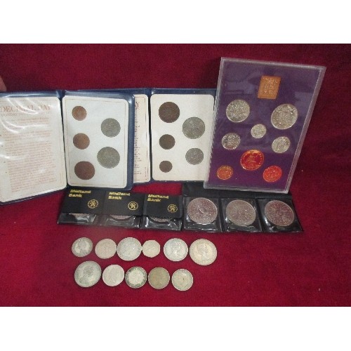 193 - ELIZABETH II COINS INCLUDING A COINAGE OF GREAT BRITAIN AND NORTHERN IRELAND PROOF SET, 1970, 2 X BR... 