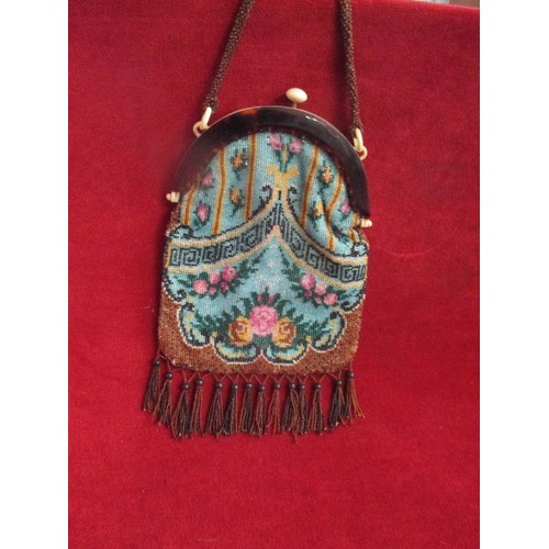 79 - STYLISH 1920'S BEADWORK BAG WITH FAUX TORTOISESHELL AND CELLULOID FRAME - GOOD CONDITION WITH FRINGE... 