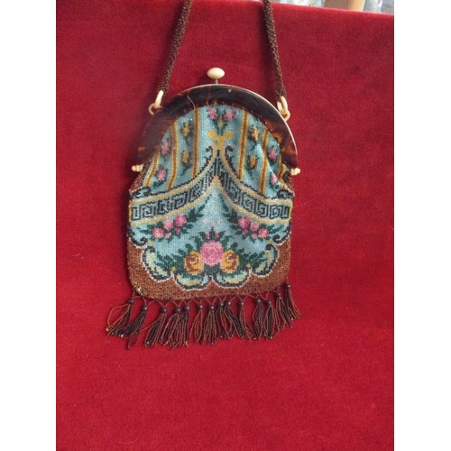 79 - STYLISH 1920'S BEADWORK BAG WITH FAUX TORTOISESHELL AND CELLULOID FRAME - GOOD CONDITION WITH FRINGE... 