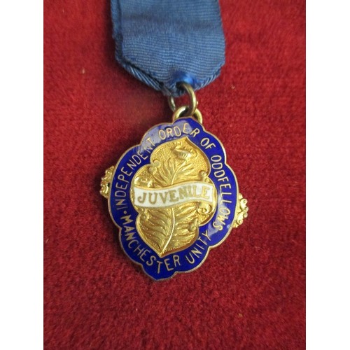 134 - RARE STERLING SILVER GILT AND ENAMEL ODDFELLOWS  MEDAL 