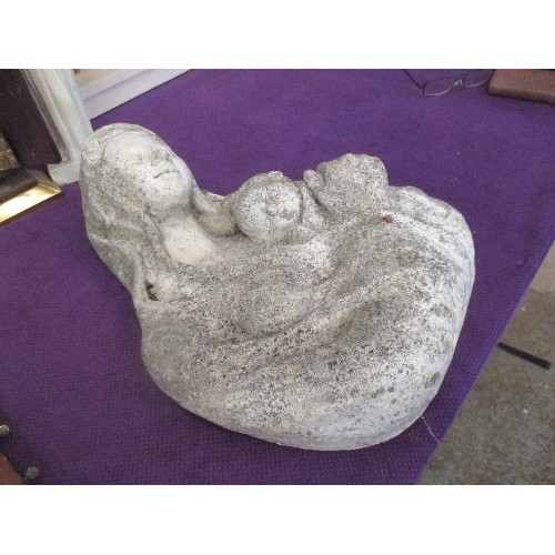 178 - A NICELY WEATHERED AND VERY HEAVY 20TH CENTURY COMPOSITE STONE SCULPTURE OF THE MADONNA AND CHILD - ... 