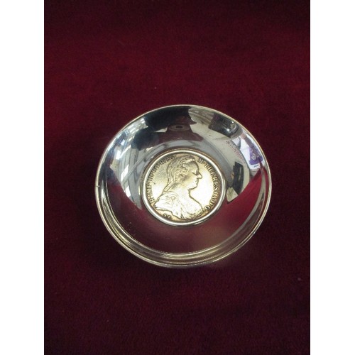 123 - SOLID SILVER HEAVY PIN DISH WITH AUSTRIAN 1780 1 THALER COIN IN BASE MARIA THERESA D.G. 39.5 X 2.5MM... 