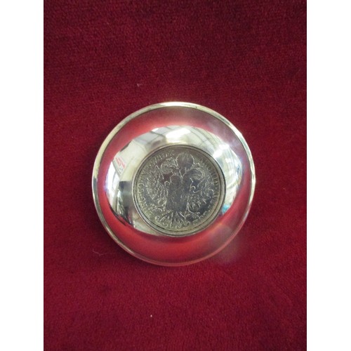 123 - SOLID SILVER HEAVY PIN DISH WITH AUSTRIAN 1780 1 THALER COIN IN BASE MARIA THERESA D.G. 39.5 X 2.5MM... 