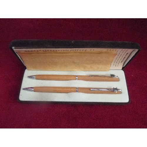 125 - A BUDWEISER PEN AND PENCIL SET IN GIFT BOX