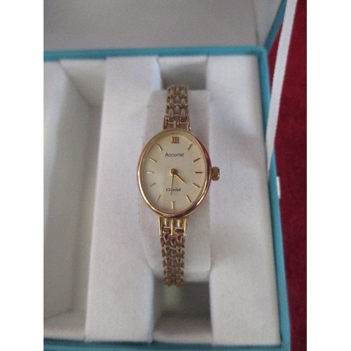 128 - A GOLD ACCURIST WATCH AND STRAP BOTH 9ct GOLD WORKING 10.32 GRAMS