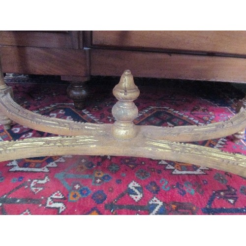 263 - LARGE FRENCH EMPIRE STYLE WINDOW SEAT - THE CARVED GILT FRAME WITH FLORAL SWAGS ON FLUTED LEGS AND C... 