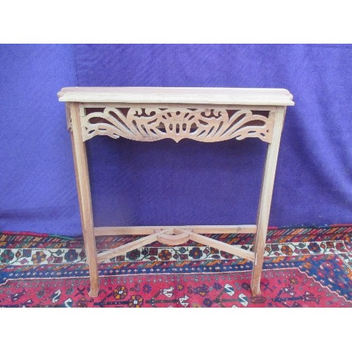 462 - UNUSUAL CONSOLE TABLE WITH PIERCED FRIEZE - IN NATURAL WOOD - COULD BE POLISHED OR PAINTING