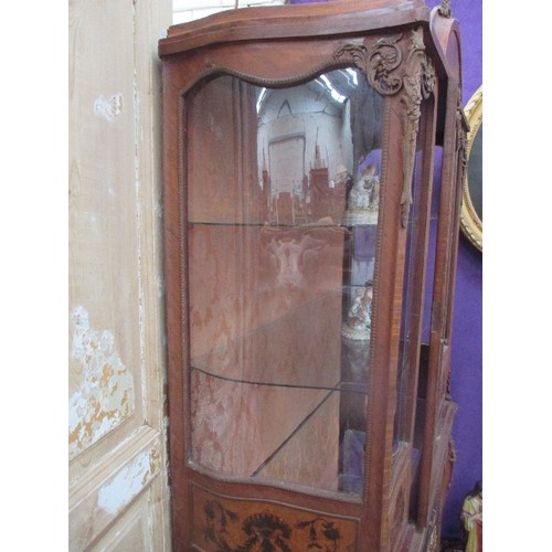 209 - A SUPERB FRENCH STYLE VITRINE CABINET, THE TOP SECTION WITH GLASS SHELVES AND DAMASK FABRIC BACK PAN... 