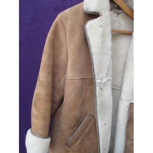 234A - GENTS REAL SHEEPSKIN COAT - MID LENGTH, IN VERY GOOD CONDITION - LABEL - 