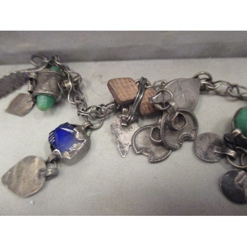 119A - AN ANTIQUE AMULET CHAIN NECKLACE IN SILVER METAL (UNTESTED). PROBABLY KURDISH - WITH RED, GREEN, ORA... 