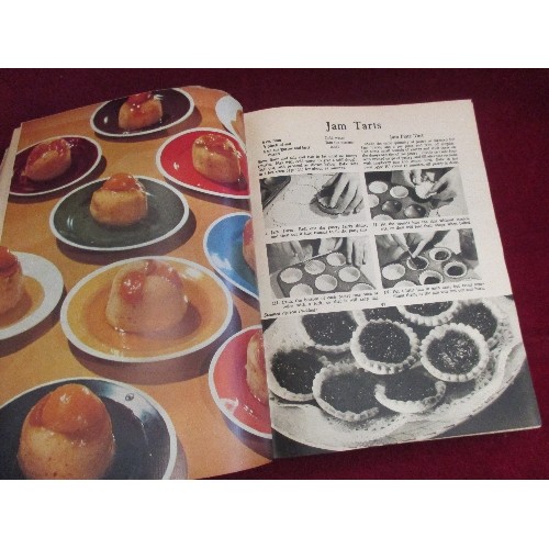 228A - GOOD HOUSEKEEPING COMPENDIUM 1955. COVERING BASIC COOKERY, PICTURE COOKERY AND CAKE MAKING. IN ORIGI... 