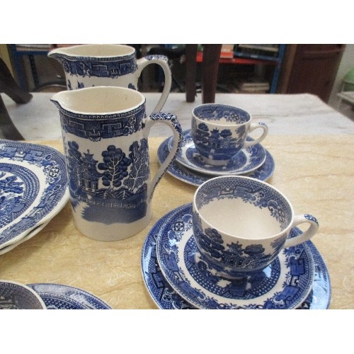 170A - QUANTITY OF BLUE & WHITE WILLOW PATTERN CHINA  INC A TEASET BY SWINNERTONS, A PAIR OF GRADUATED JUGS... 