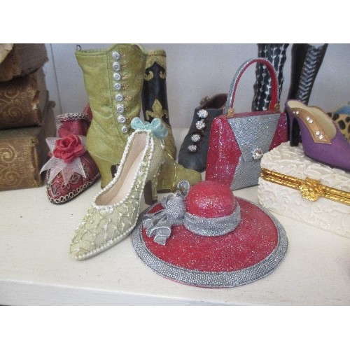 79 - SHOE MINIATURES COLLECTION. 17 SHOE AND BOOT CERAMIC ITEMS.