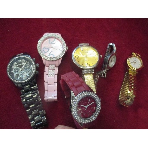 160 - QUANTITY OF WATCHES. MIXED STYLES.
