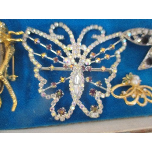 15 - A JEWEL BOX WITH COLLECTION OF HIGH QUALITY BROOCHES MAINLY INSECTS, BUTTERFLIES