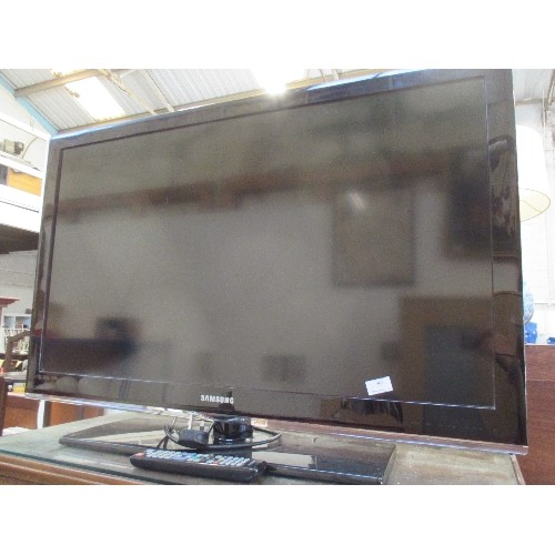 463 - SAMSUNG FLAT SCREEN TELEVISION - 40 INCH SCREEN - WITH REMOTE