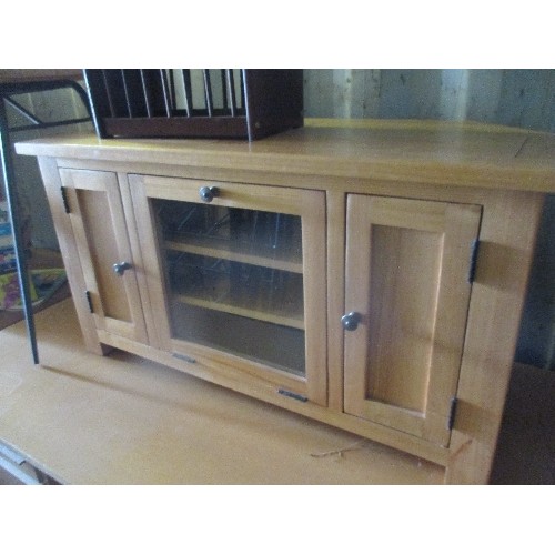 576 - LIGHT OAK TV UNIT