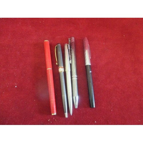 43 - 5 X FOUNTAIN PENS AND BALLPOINTS. INCLUDES PARKER BRUSHED STEEL BALLPOINT, COMMANDO FRANCE FOUNTAIN ... 