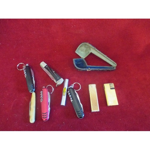 46 - COLLECTOR'S LOT INC 4 POCKET KNIVES, ONE WITH FORK, VINTAGE CHROME PLATED SPIRIT LEVEL, 2 X LIGHTERS... 