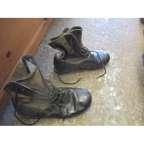 137 - VINTAGE ARMY COMBAT BOOTS SIZE 8 IN LEATHER AND CANVAS