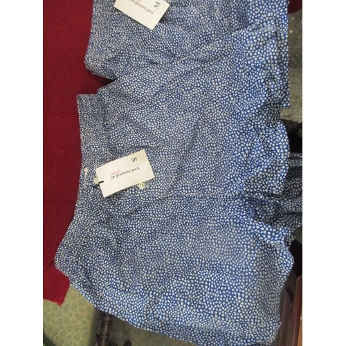 204 - 4 PAIRS OF BRAND-NEW ITALIAN 'DESIREE SPORT' COTTON BOXER SHORTS. SMALL SIZE. BLUE/WHITE PATTERNED.