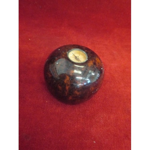 68 - SMALL COMPASS CONTAINED IN HEAVY BROWN MOTTLED PAPERWEIGHT.