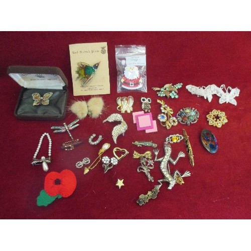 88 - QUANTITY OF MIXED BROOCHES, INCLUDES AN UNUSUAL BUTTERFLY BROOCH, ALSO A REAL SCOTTISH PLUME. MANY H... 