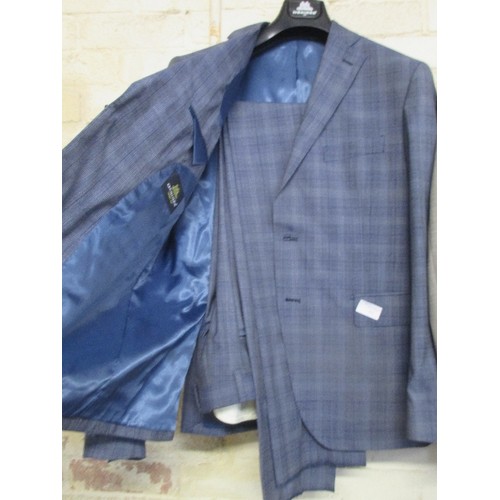 161 - BRAND-NEW ITALIAN GENTS DESIGNER SUIT BY DESIREE. MID-BLUE CHECK FABRIC. SIZE 40